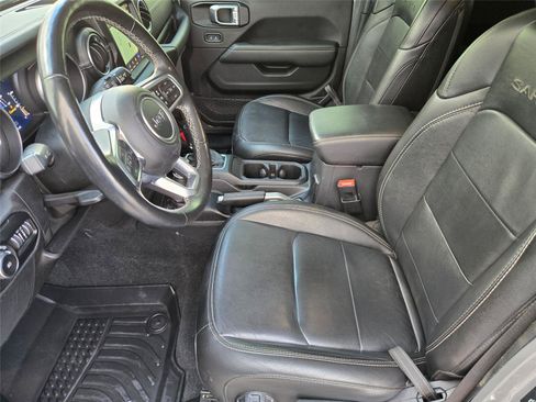 Used 2021 Jeep Wrangler Unlimited Sahara w/ Dual Top Group AWD/4WD image 18