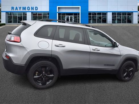 Used 2021 Jeep Cherokee Latitude Plus image 2
