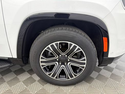Used 2024 Jeep Wagoneer L Series II RWD image 14