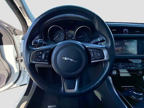 Used 2018 Jaguar XF Prestige image 36