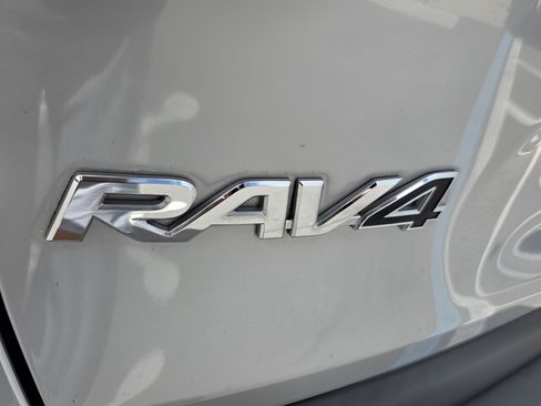 Used 2019 Toyota RAV4 XLE Premium FWD image 29