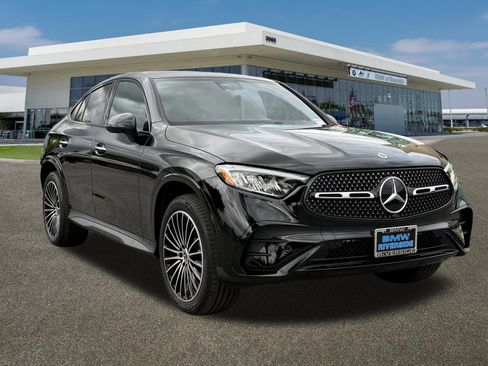 Used 2025 Mercedes-Benz GLC 300 4MATIC image 2