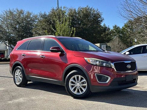 Used 2017 Kia Sorento LX image 1