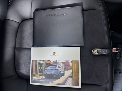 Used 2021 Porsche Macan image 42
