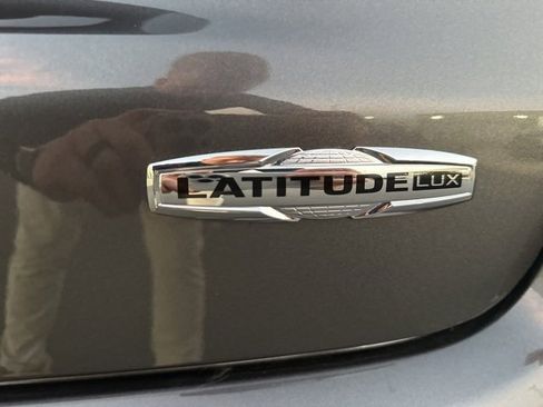 Used 2022 Jeep Compass Latitude image 11