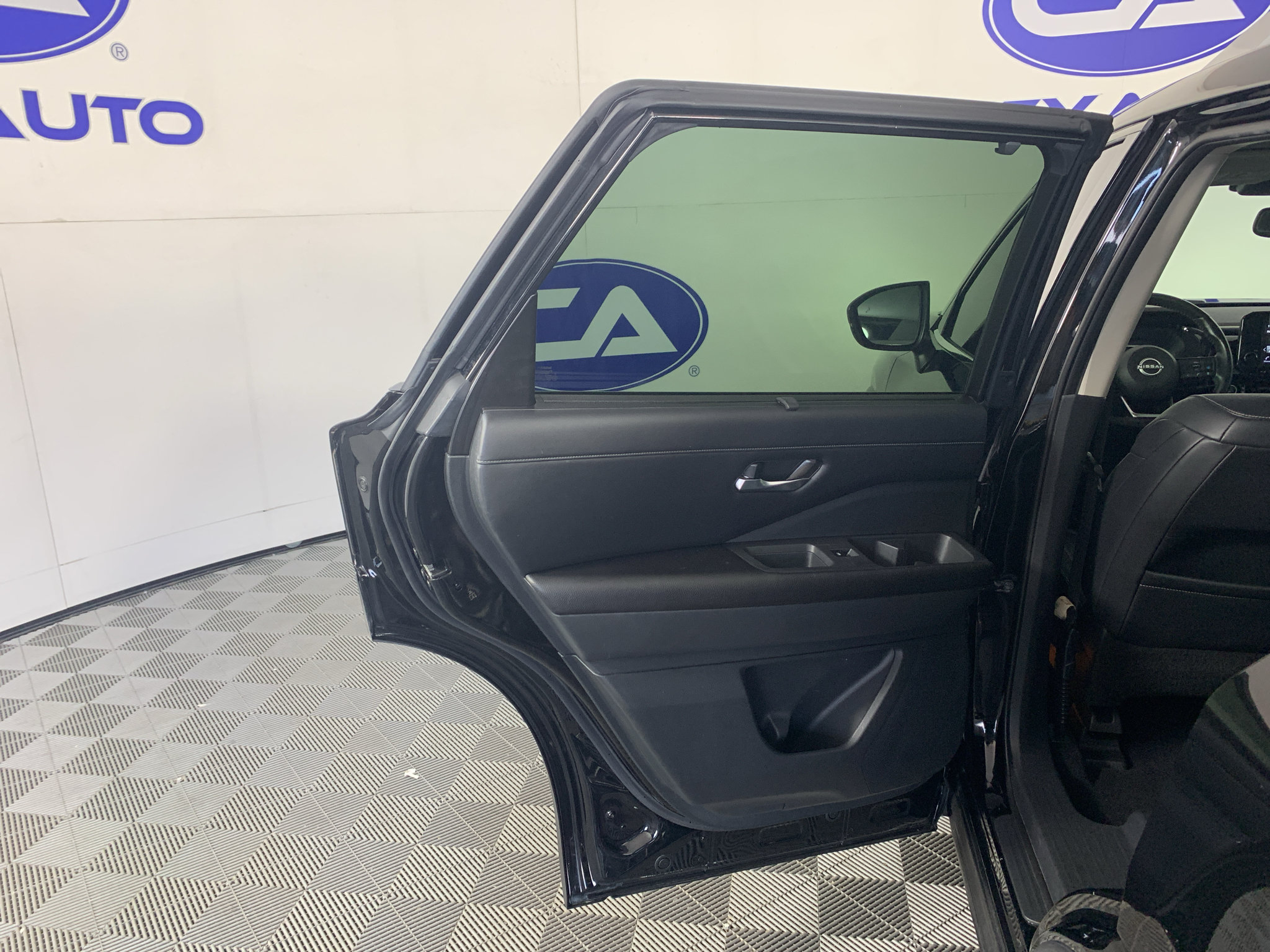 Used 2022 Nissan Pathfinder SL w/ SL Premium Package FWD image 28