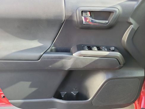 Used 2022 Toyota Tacoma TRD Sport image 19