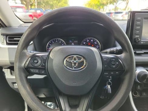 Used 2021 Toyota RAV4 LE FWD image 17