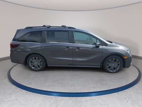 New 2026 Honda Odyssey Touring image 4
