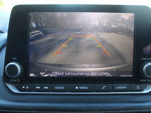 Used 2023 Nissan Rogue S image 45