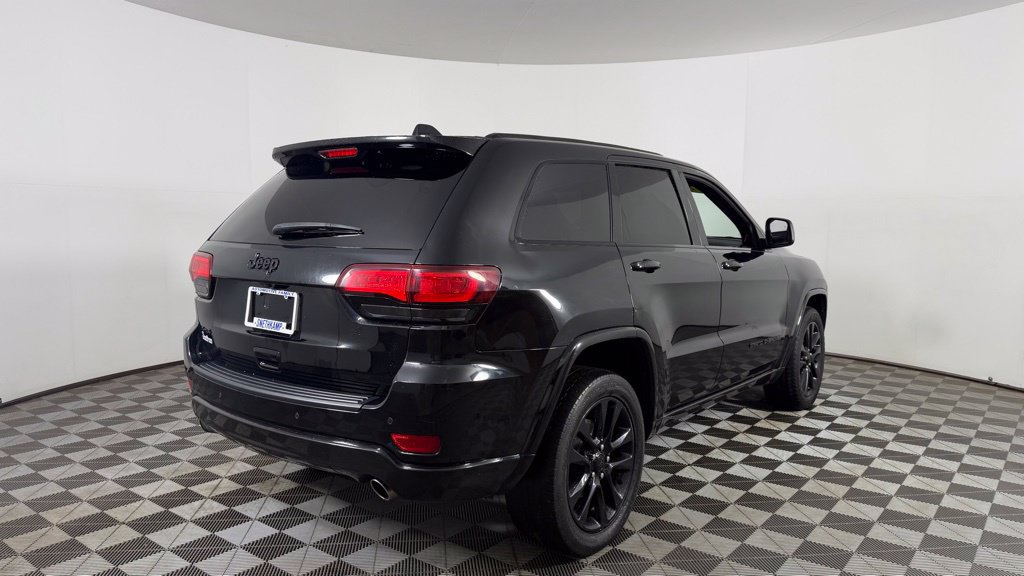 Used 2019 Jeep Grand Cherokee Altitude AWD/4WD image 10