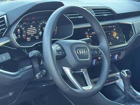 Certified 2025 Audi Q3 2.0T Premium image 10