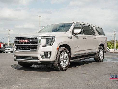 Used 2023 GMC Yukon XL SLT AWD/4WD image 4