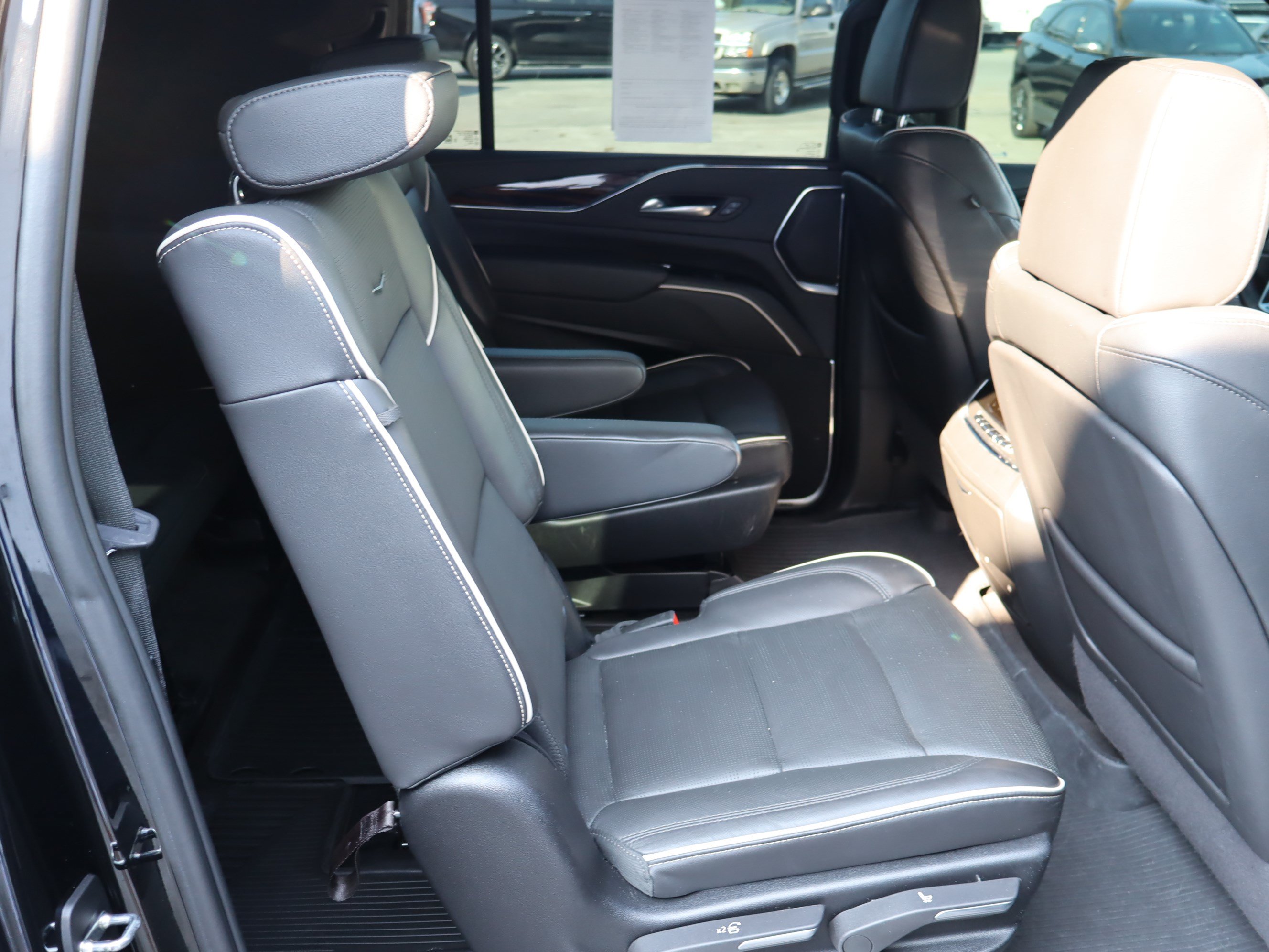 Used 2024 Cadillac Escalade ESV Premium Luxury AWD/4WD image 42