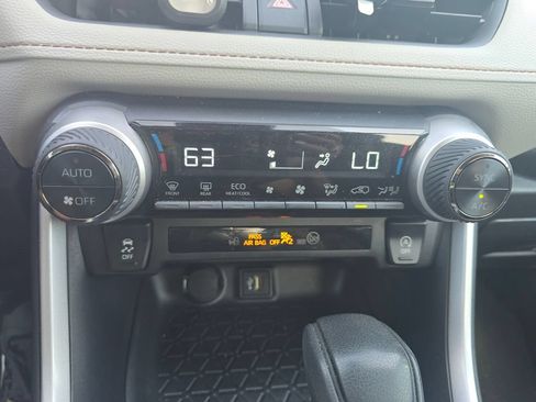 Used 2025 Toyota RAV4 XLE w/ Convenience Package FWD image 27