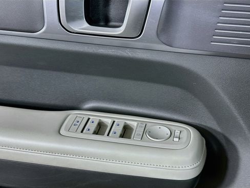 Used 2025 Hyundai Santa Fe SEL FWD image 15