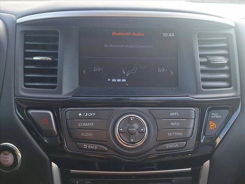 Used 2017 Nissan Pathfinder S image 12