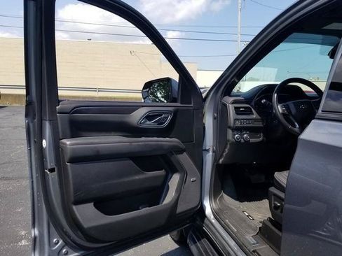 Used 2022 Chevrolet Tahoe RST w/ Luxury Package AWD/4WD image 11