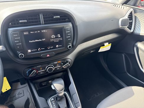 Certified 2025 Kia Soul LX w/ LX Technology Package FWD image 22