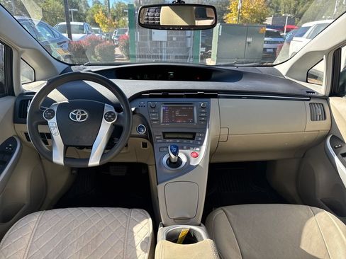 Used 2014 Toyota Prius Four image 27