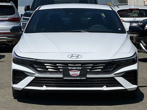 New 2025 Hyundai Elantra SEL image 3