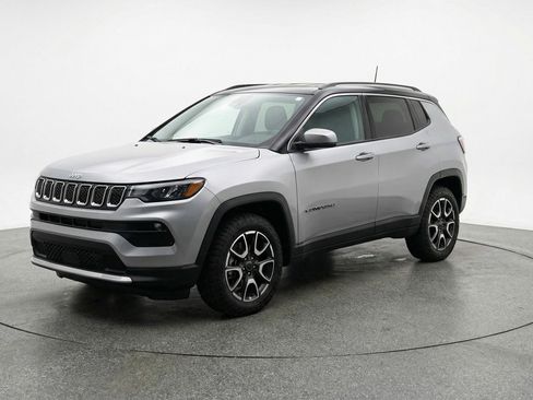 Used 2025 Jeep Compass Trailhawk AWD/4WD image 3