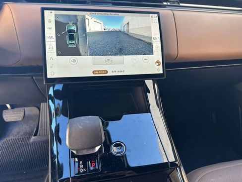 Used 2025 Land Rover Range Rover Sport SE image 14