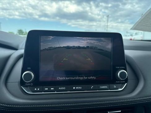 Used 2025 Nissan Rogue SV AWD/4WD image 28