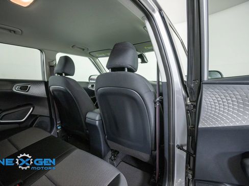 Used 2025 Kia Soul LX w/ LX Technology Package FWD image 34