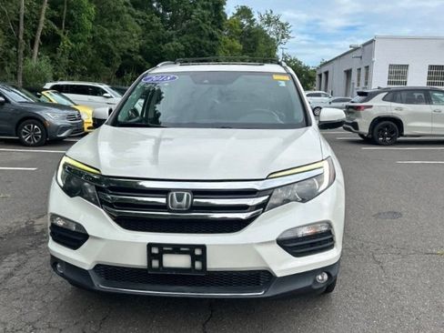 Used 2018 Honda Pilot Touring image 2