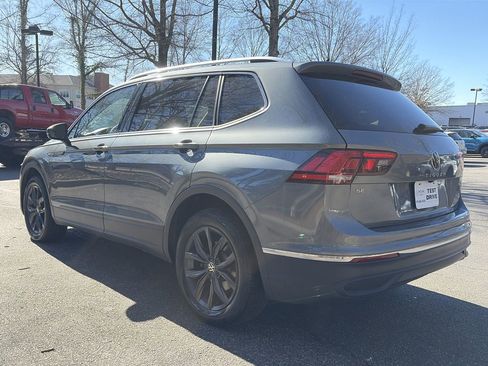Used 2024 Volkswagen Tiguan SE image 3