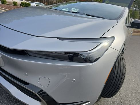 Used 2025 Toyota Prius Plug-In Hybrid image 33