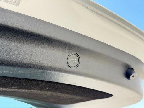 Used 2021 Tesla Model Y Long Range image 31