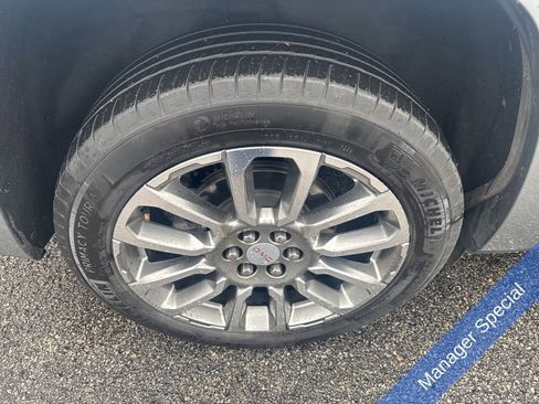 Used 2023 GMC Acadia Denali w/ Denali Ultimate Package image 13