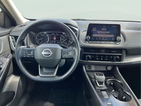 Used 2025 Nissan Rogue S FWD image 21