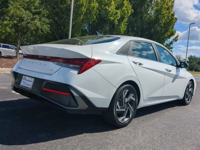 Used 2025 Hyundai Elantra Limited FWD image 4