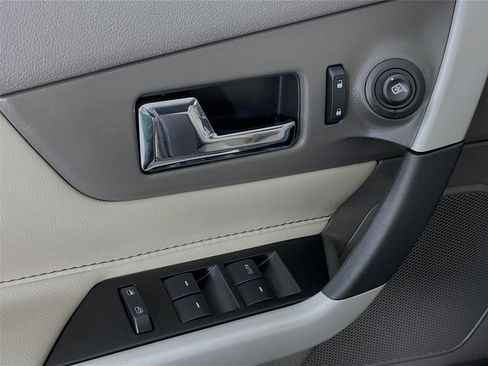 Used 2013 Ford Edge SEL image 21