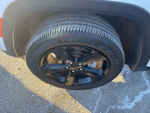 Used 2023 Jeep Grand Cherokee Altitude image 9