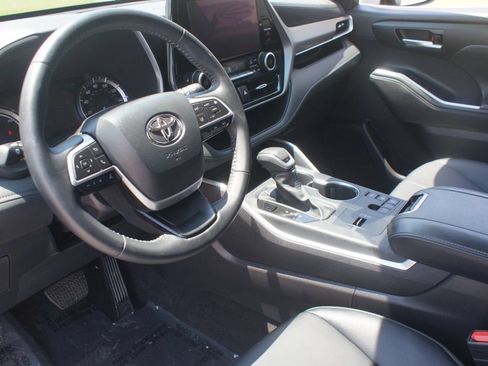 Certified 2026 Toyota Highlander XLE AWD/4WD image 14
