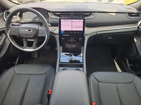 Used 2025 Jeep Grand Cherokee Limited w/ Black Appearance Package image 9