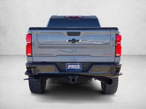 Used 2024 Chevrolet Silverado 2500 ZR2 w/ Technology Package image 6