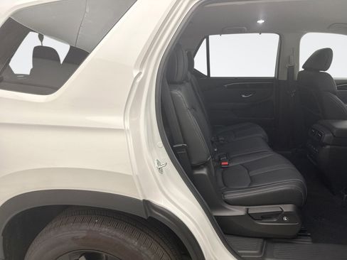 Used 2025 Honda Pilot EX-L image 18