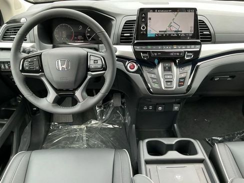 New 2026 Honda Odyssey Touring image 8