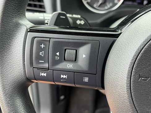Used 2023 Nissan Rogue SV AWD/4WD image 13