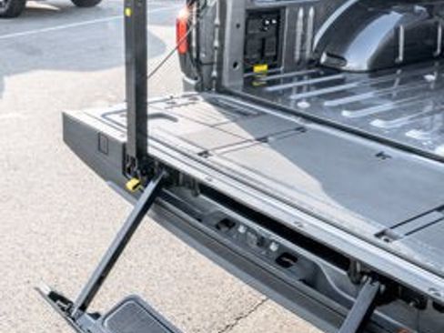 New 2025 Ford F150 Lightning Lariat image 10