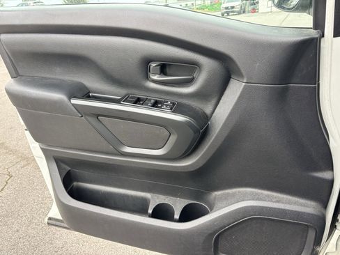 Used 2017 Nissan Titan S image 7