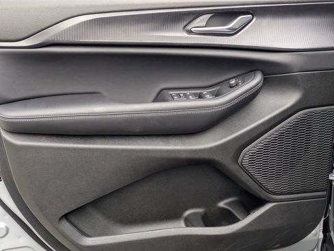 New 2025 Jeep Grand Cherokee Altitude image 10