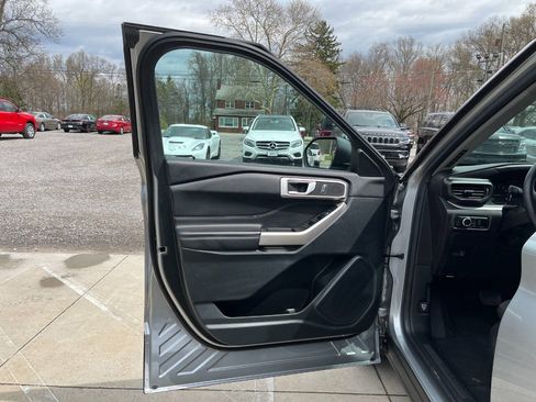 Used 2023 Ford Explorer XLT AWD/4WD image 22