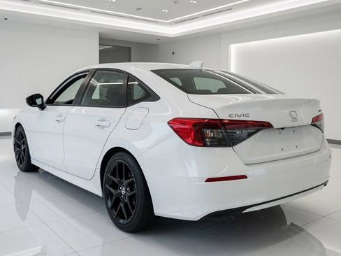Used 2024 Honda Civic Sport image 4