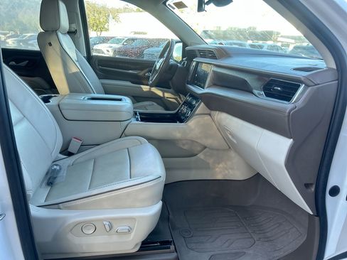 Used 2022 GMC Yukon Denali w/ Denali Premium Package image 22